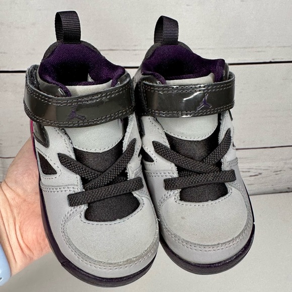 Air Jordan | Light Gray with Black Patent Hi Tops | Baby size 5 - Picture 12 of 13